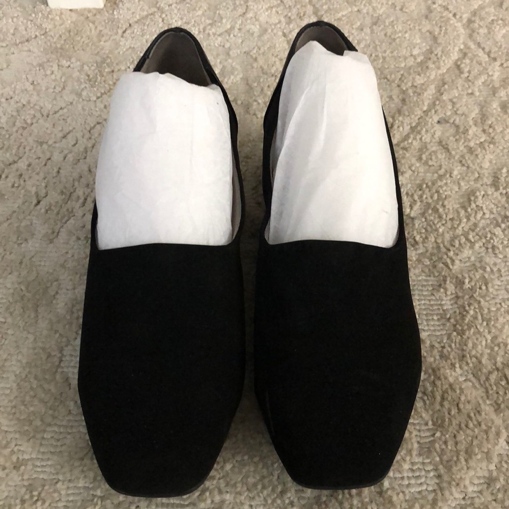 Black solid shoe (slight wedge)